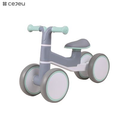 Giro di 1 anno della bici dell'equilibrio del bambino sul giocattolo, sui primi regali di compleanno della bici del bambino per i ragazzi di un anno e sulle ragazze