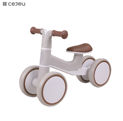 Giro di 1 anno della bici dell'equilibrio del bambino sul giocattolo, sui primi regali di compleanno della bici del bambino per i ragazzi di un anno e sulle ragazze